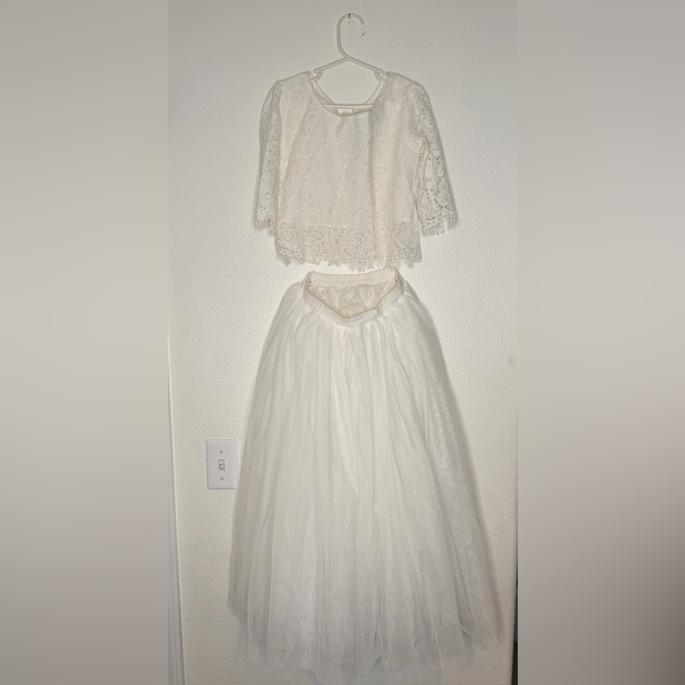 Girls Elegant White Lace Top & Tulle Skirt